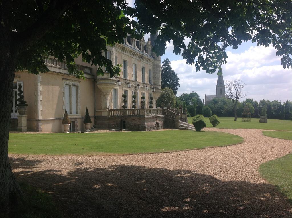 Chateau De La Goujonnerie Bed & Breakfast Loge-Fougereuse Exterior photo